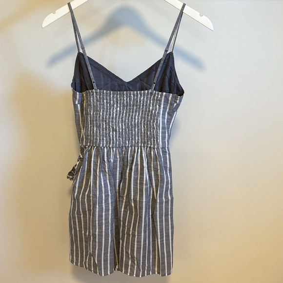 Abercrombie & Fitch cotton mini faux wrap dress. - Picture 5 of 7